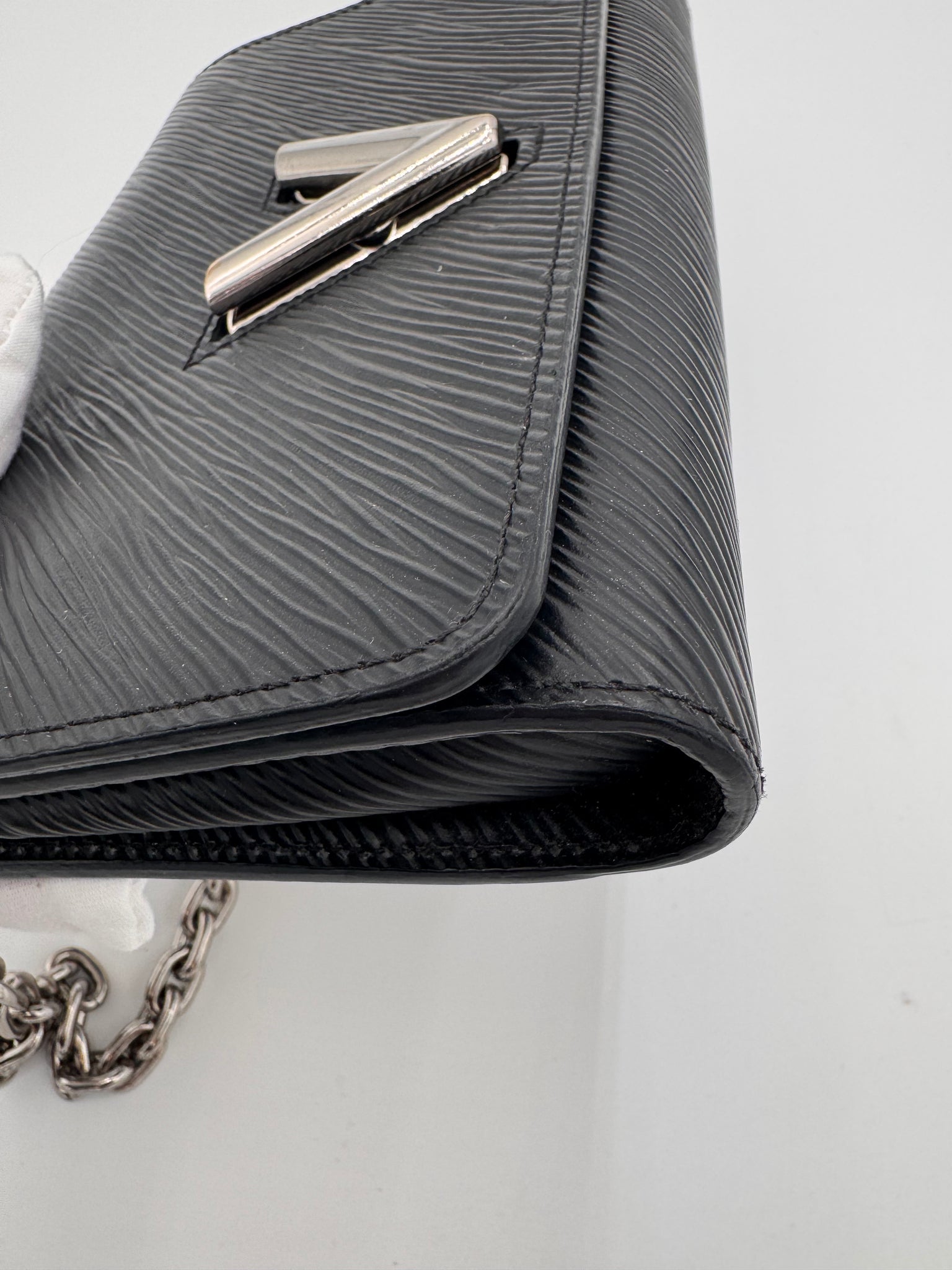 LOUIS VUITTON Epi Leather Twist wallet on Chain