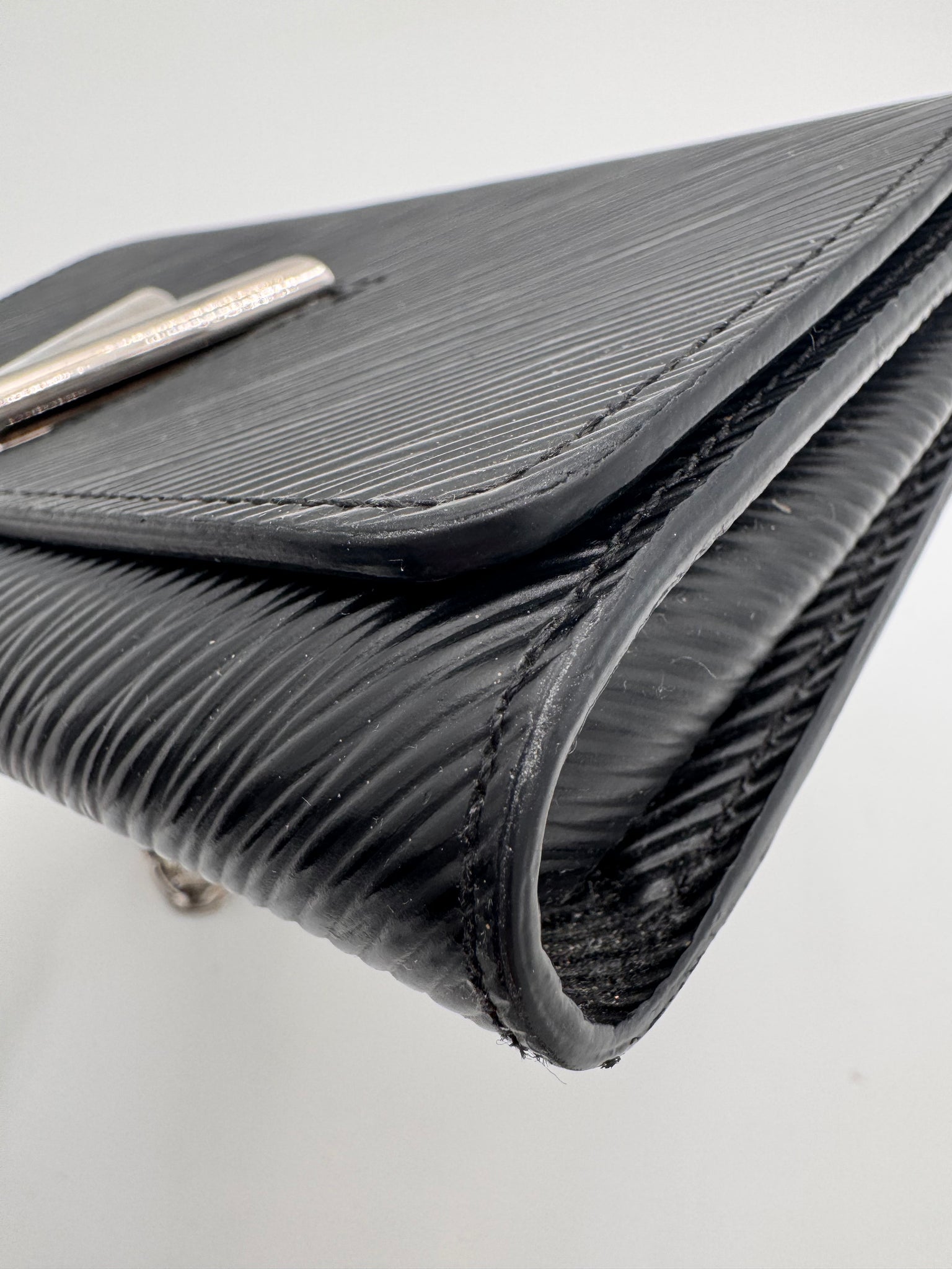 LOUIS VUITTON Epi Leather Twist wallet on Chain