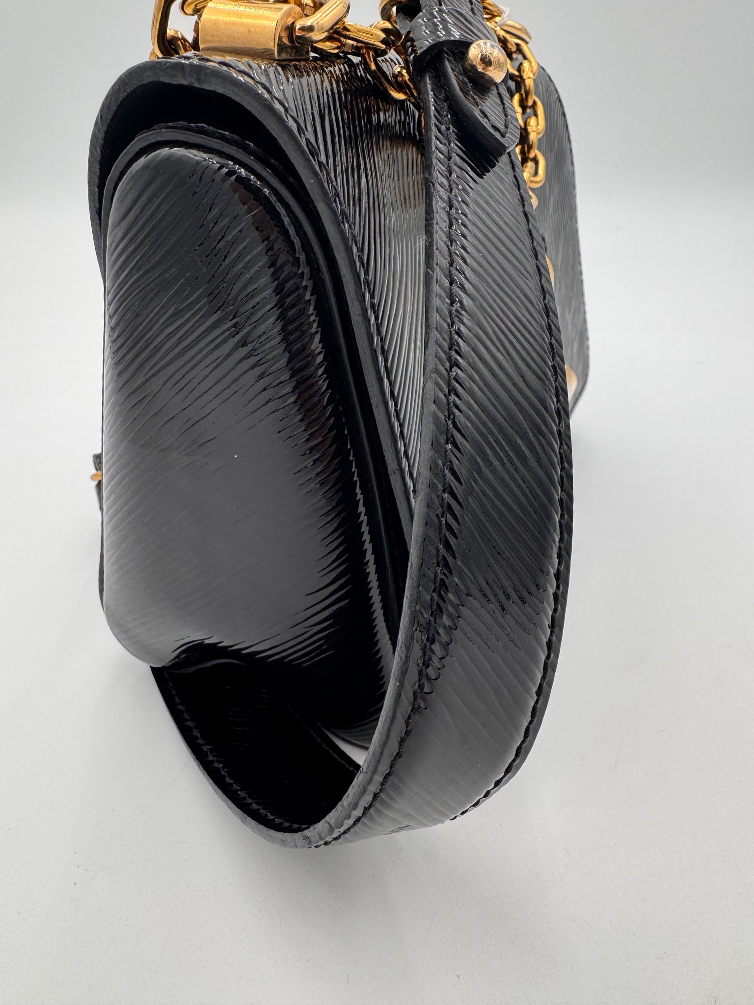 LOUIS VUITTON Epi Leather Twist PM