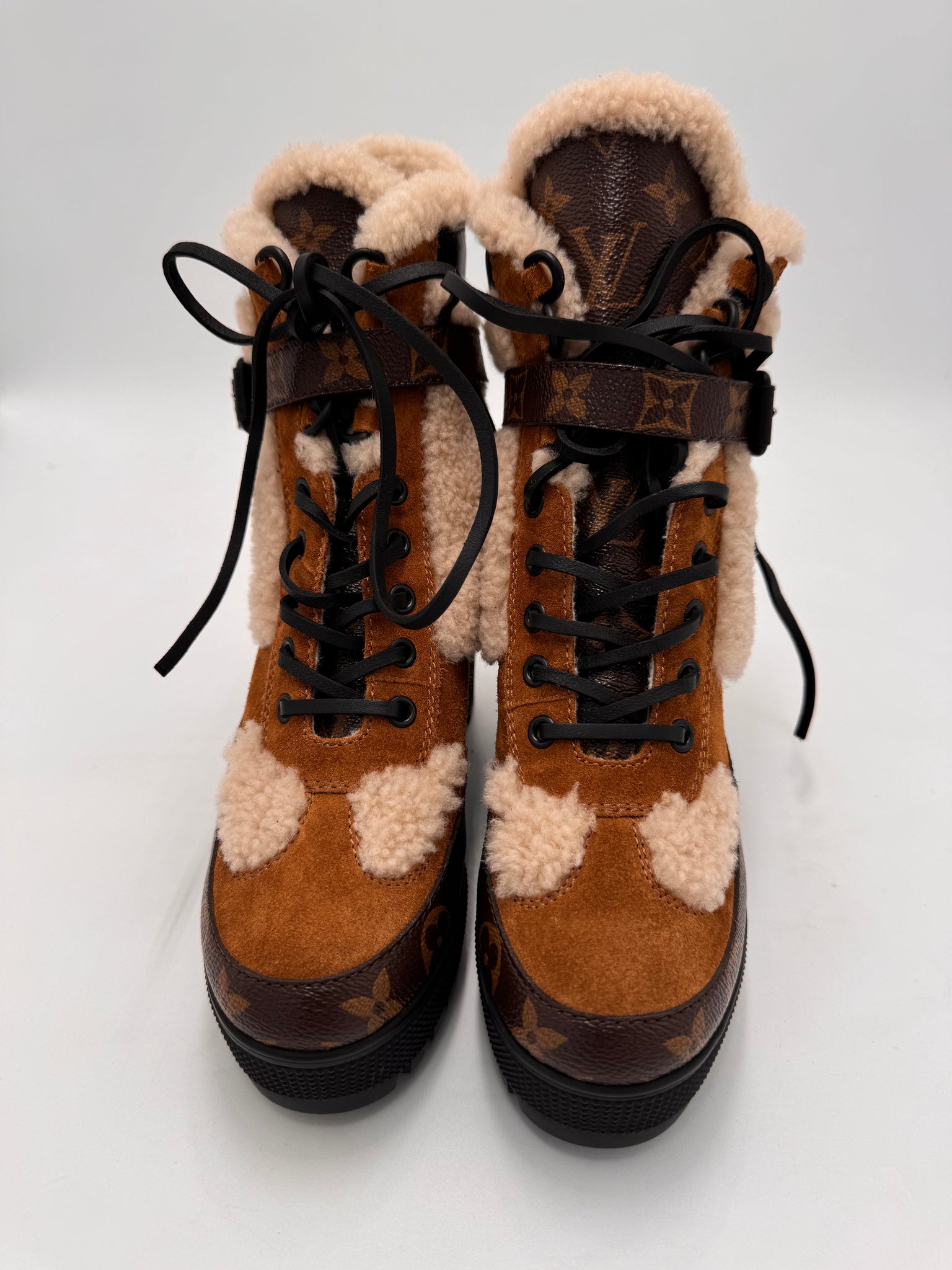 LOUIS VUITTON suede calfskin shearling monogram platform boots size 35 (US 5)