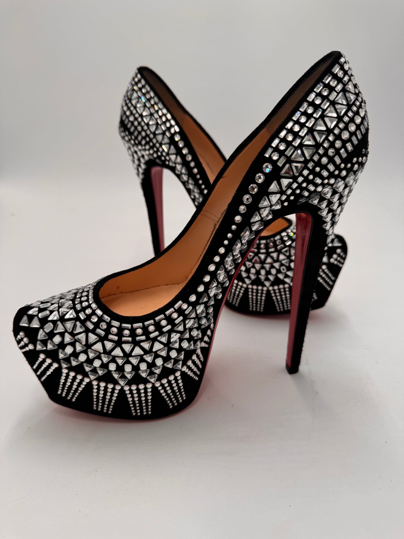 CHRISTIAN LOUBOUTIN CRYSTAL DECORA STRASS PUMPS size 38 (US 8)