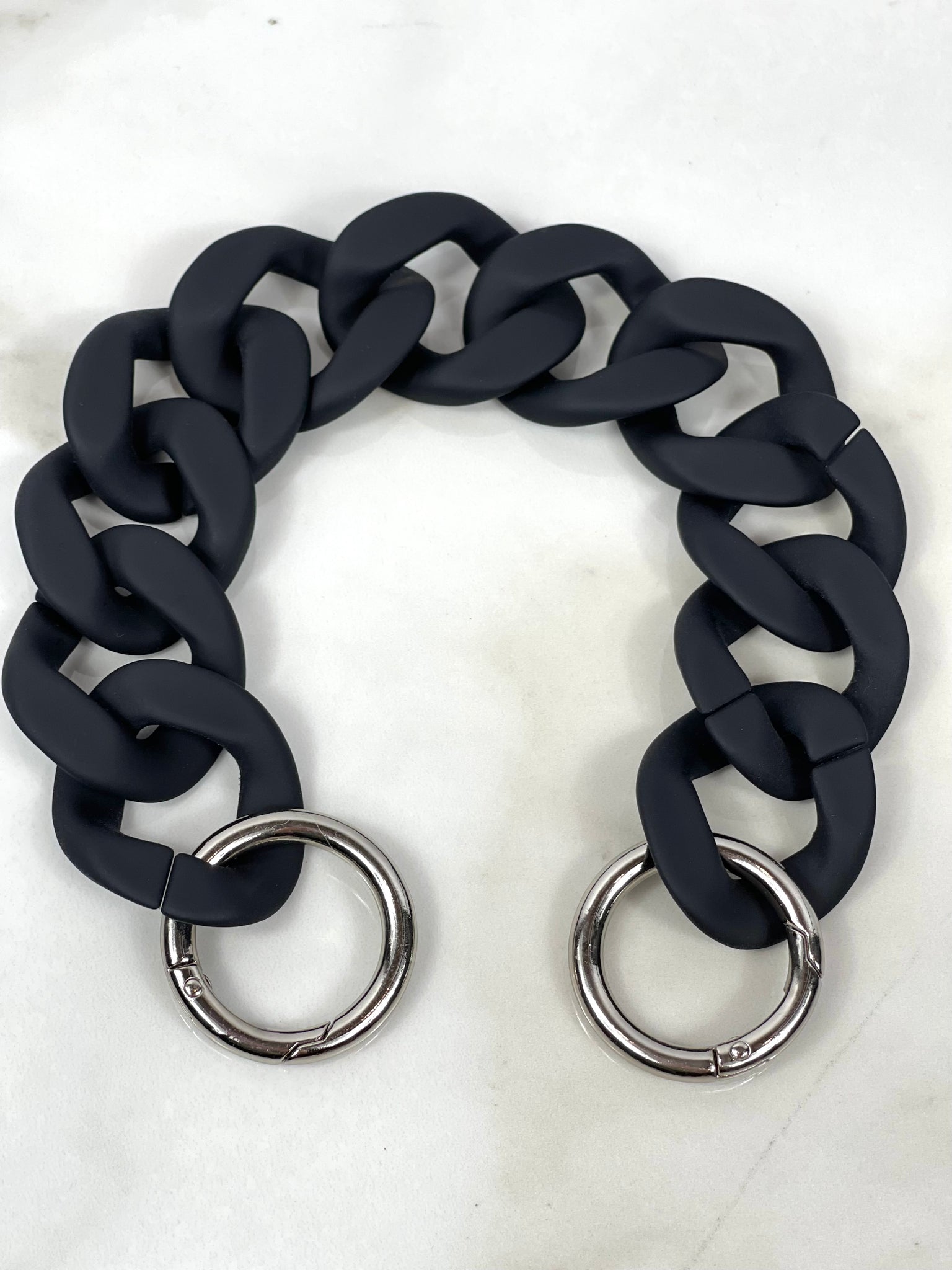 “LICORICE” Matte Acrylic Top Handle Chain