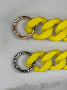 "BANANA" Matte Acrylic Top Handle Chain 12"